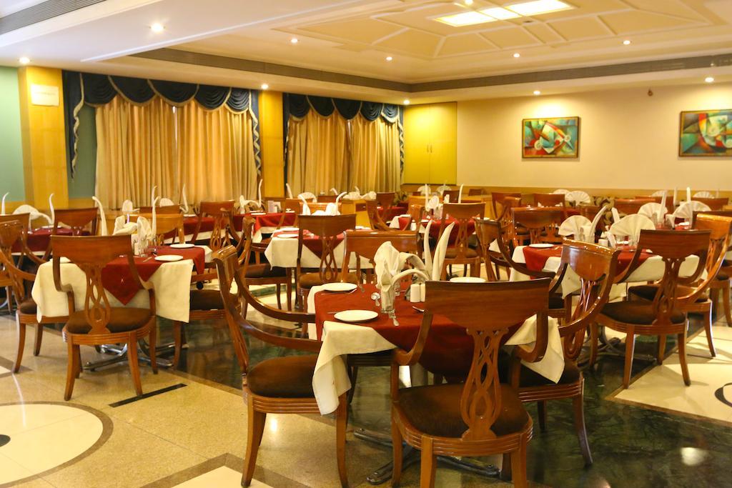 The Ambassador Hotel Pune Exterior foto
